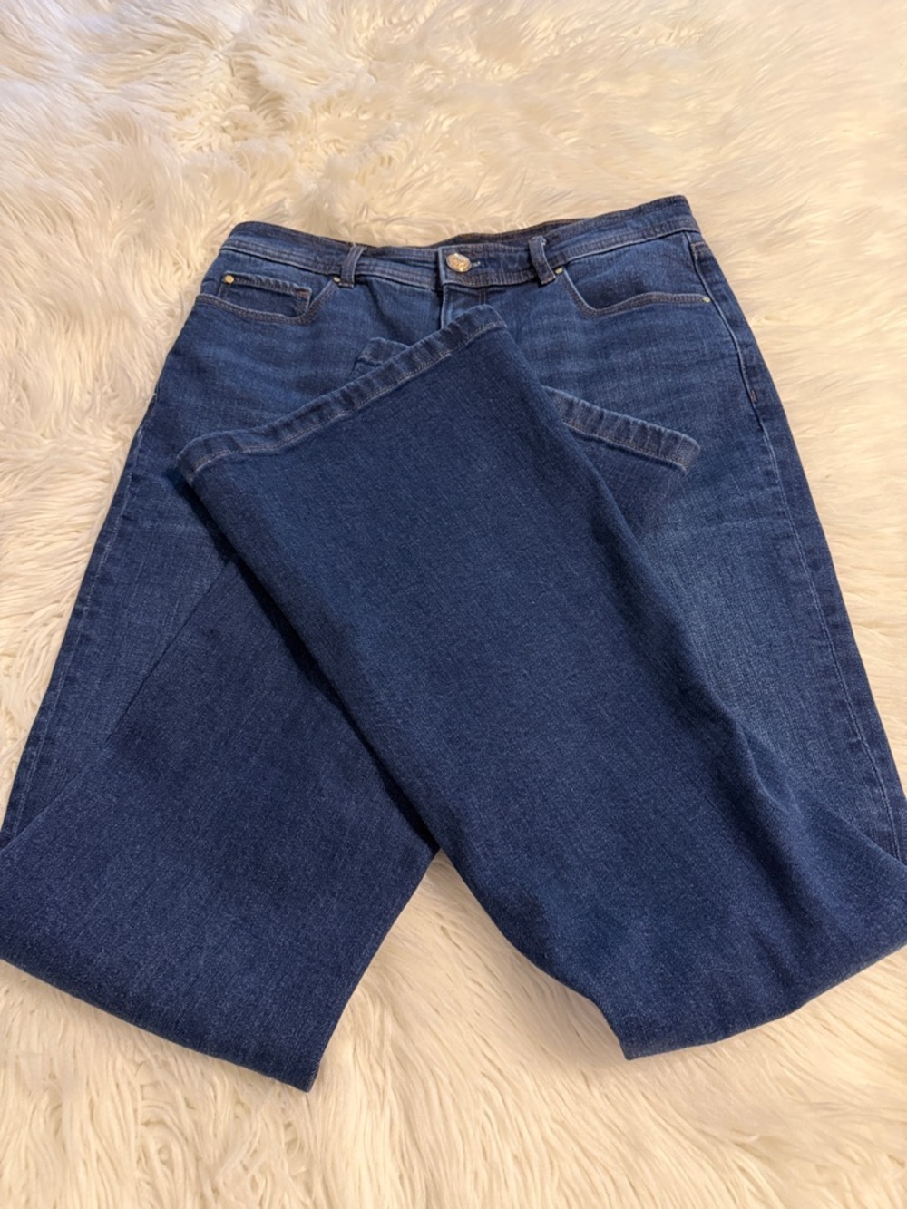 Ann Taylor Dark Blue Flare Jeans High Rise size 6 BNWOT inseam 31” waist 30” - Picture 8 of 8